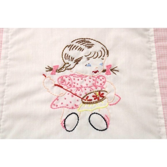 Vintage Hand Embroidered Baby Crib Quilt Pink Children Playing 1980s - Picture 3 of 12